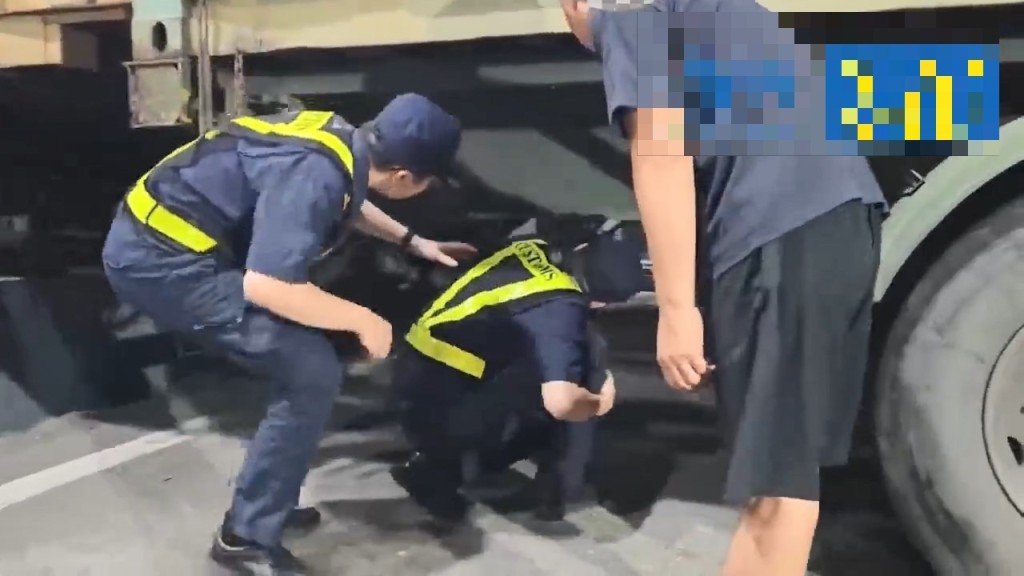 深圳灣口岸一輛貨車以運五金配件作掩飾，於車內暗格藏46KG燕窩干鮑。