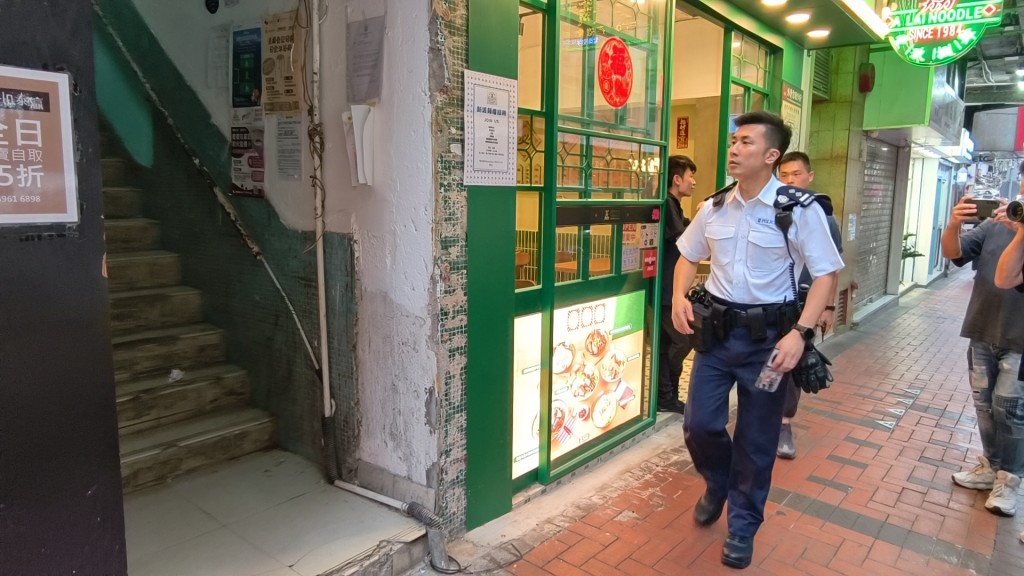 一名60多歲男子被一名女子偷走一條金鏈及3000元現金。黃文威攝