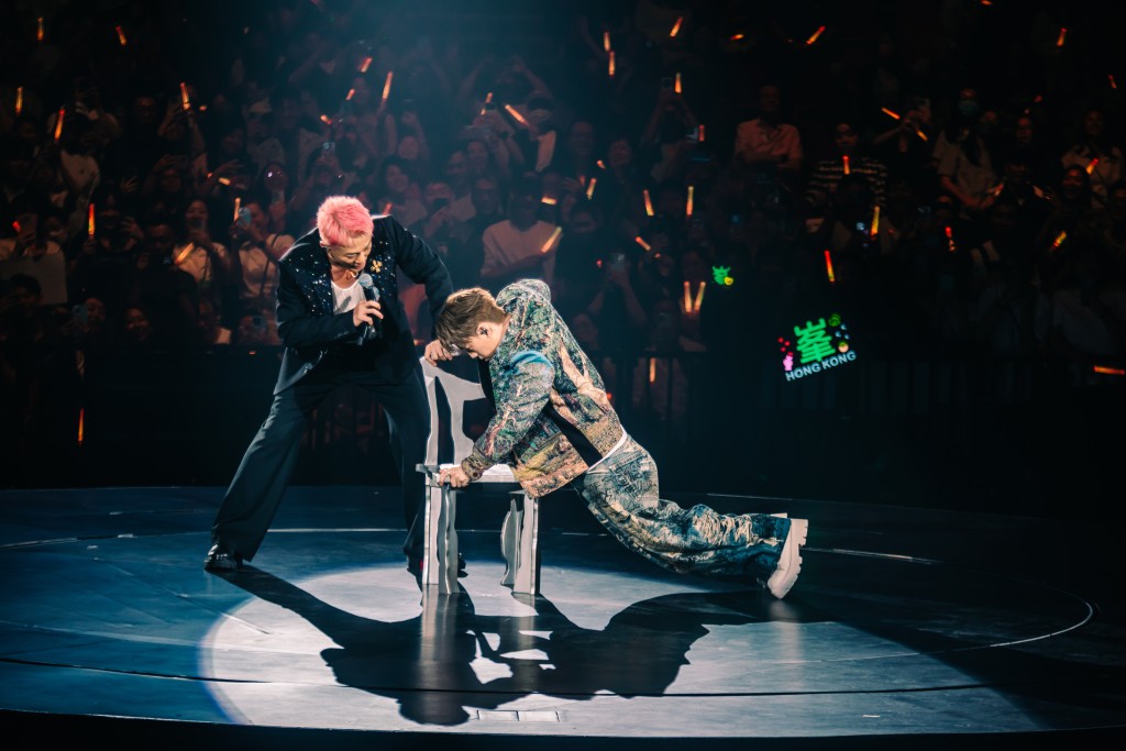 林峯紅館《GO WITH THE FLOW》演唱會「表凳舞」成一時佳話。 林峯紅館《GO WITH THE FLOW》演唱會「表凳舞」成一時佳話。