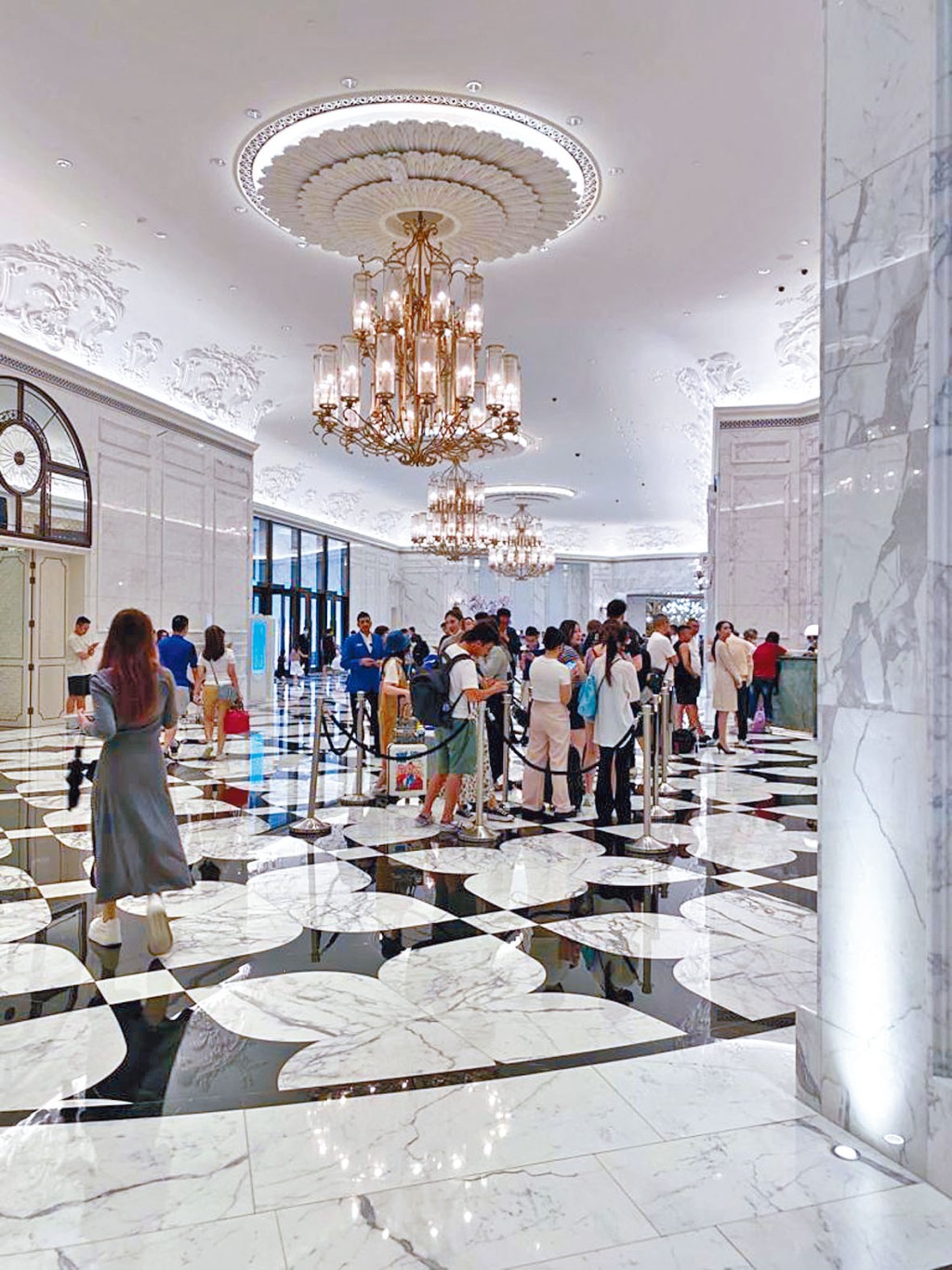 葡京人未來旗下商場會有市場策略吸引中場客。