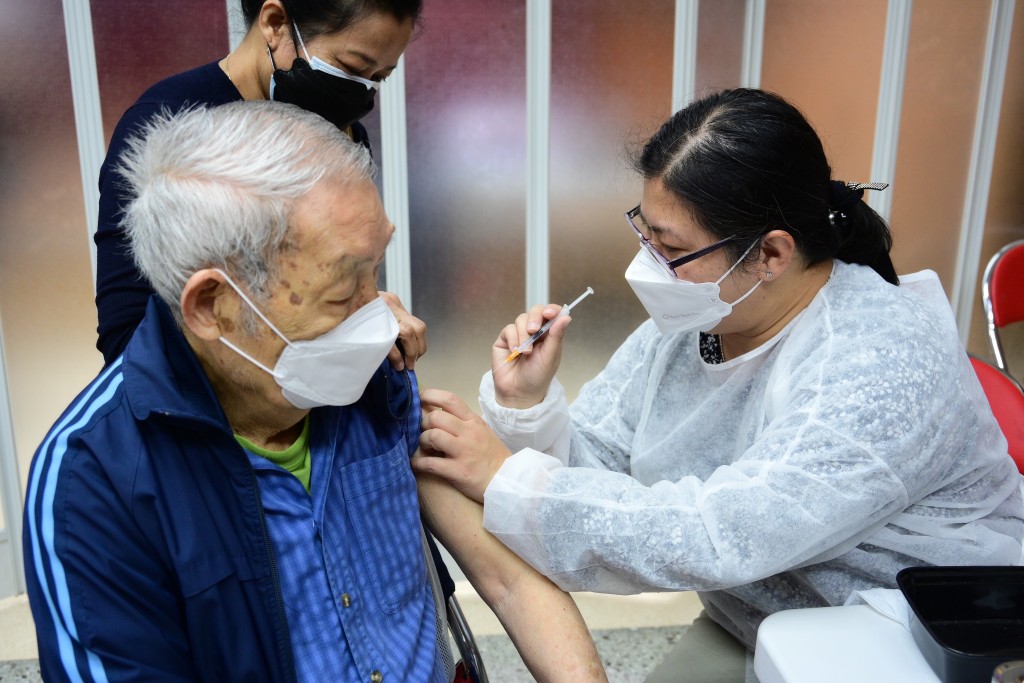 65歲或以上居於社區的長者。資料圖片 65歲或以上居於社區的長者。資料圖片