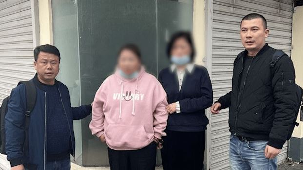 女骗徒向受害人称行李遗留在机场，身无分文。(互联网)