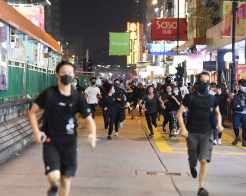 示威者佔據大馬路