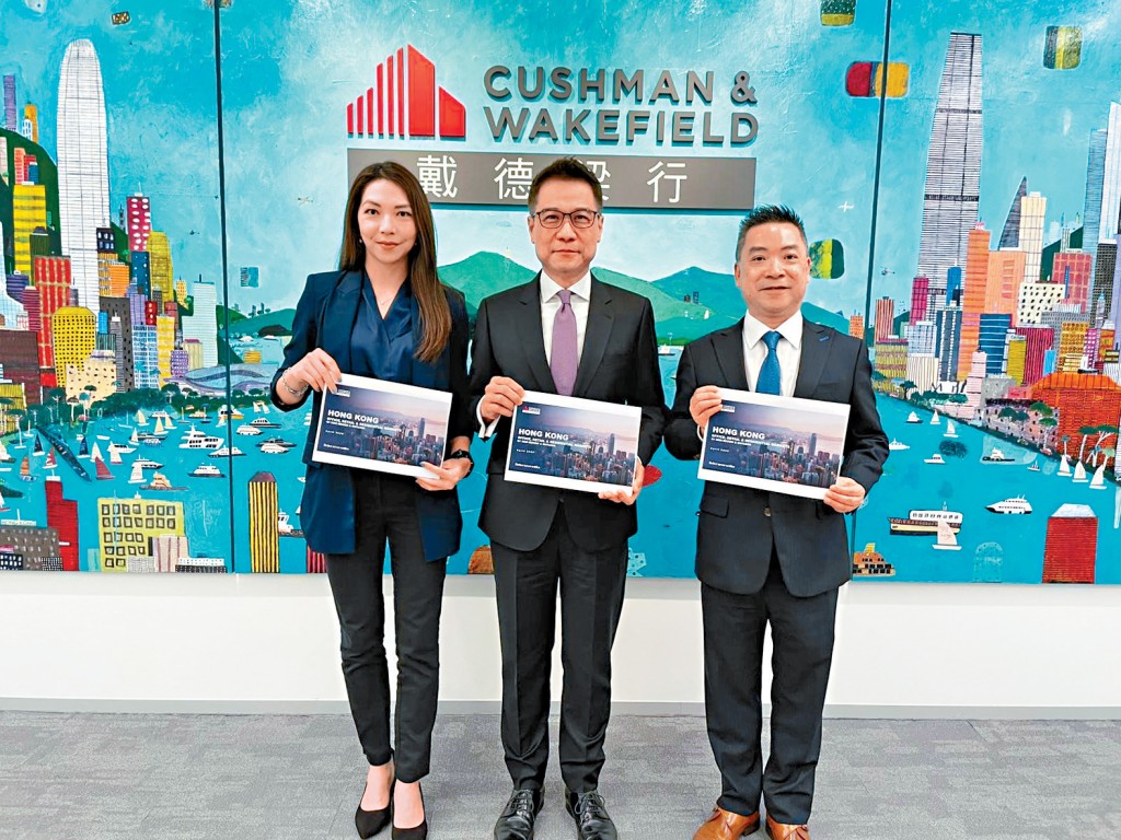 戴德梁行鄧淑賢（左一）指，若中東地緣政治局勢能於短期內緩和，相信對本港樓市影響將屬有限。