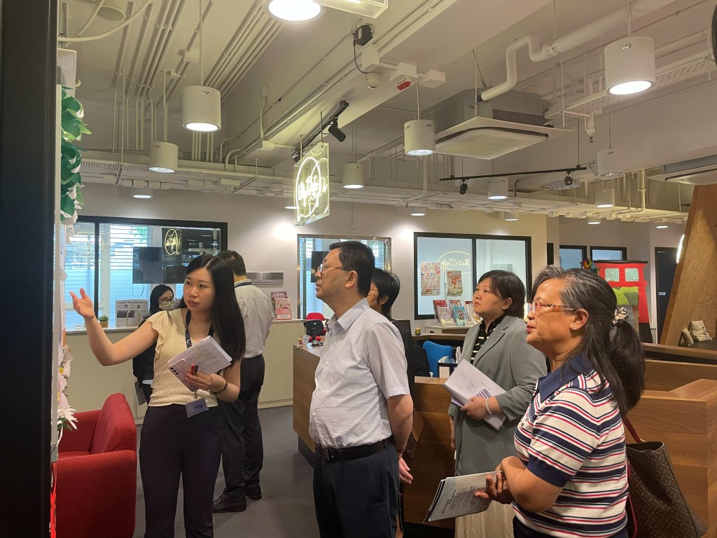 評審團隊曾到港專視察。港專圖片 評審團隊曾到港專視察。港專圖片