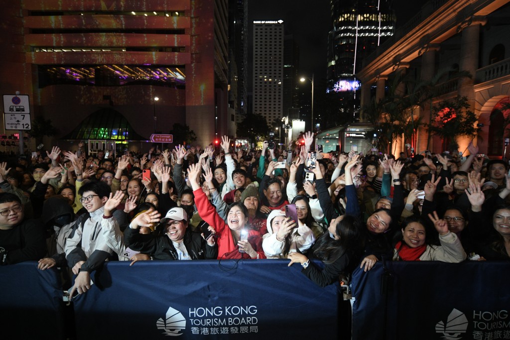 市民開心倒數跨年。資料圖片 市民開心倒數跨年。資料圖片