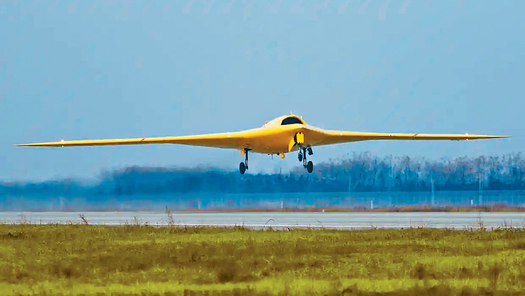 「彩虹-7」高空高速隱身無人機成功首飛。