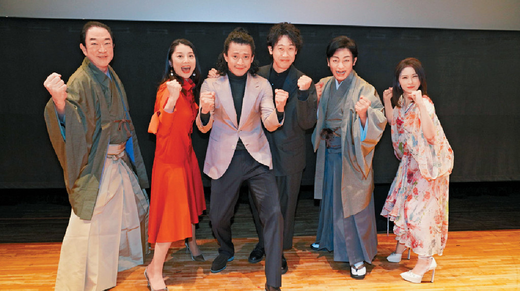 ■（左二起）小池與小栗旬等落力宣傳。