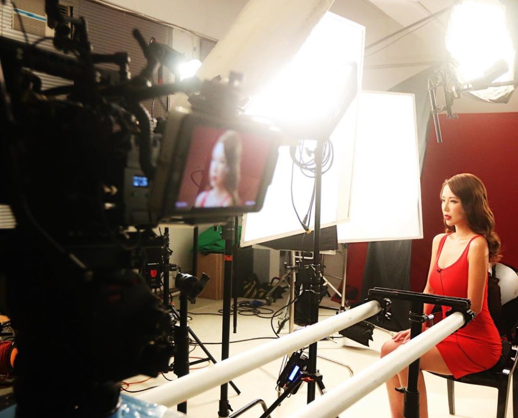 崔碧珈早前拍攝月餅廣告。