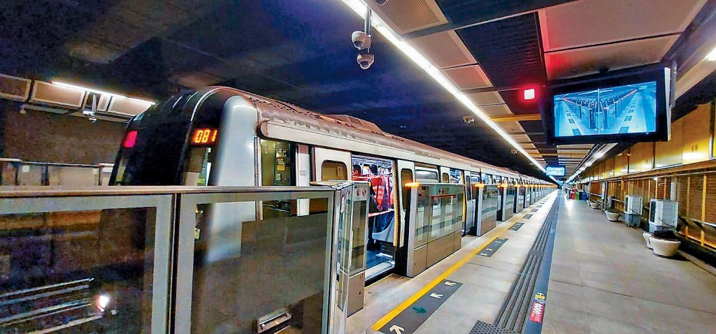 荃灣線列車新訊號系統實地測試順利進行。