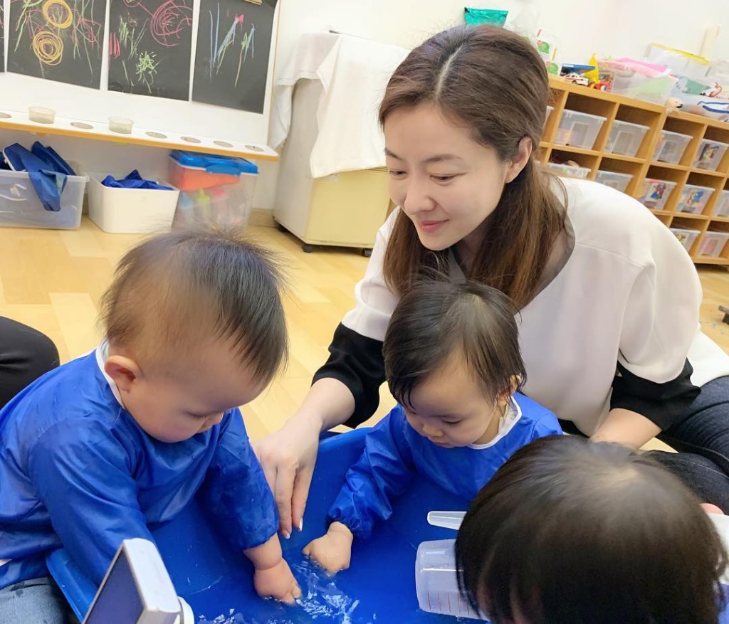 孖女第一日上學。熊黛林ig