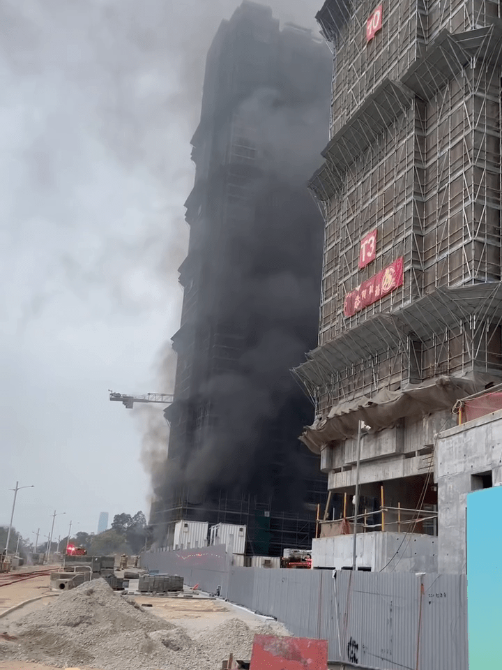 濃煙離遠清晰可見。Threads:bryantlai7312 濃煙離遠清晰可見。Threads:bryantlai7312