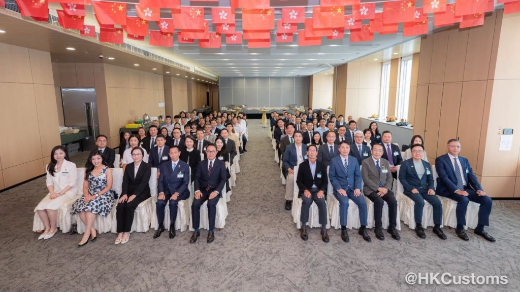 香港海關人員子女教育信託基金2025-26年度獎學金頒獎典禮,表揚傑出海關人員子女。 香港海關人員子女教育信託基金2025-26年度獎學金頒獎典禮,表揚傑出海關人員子女。
