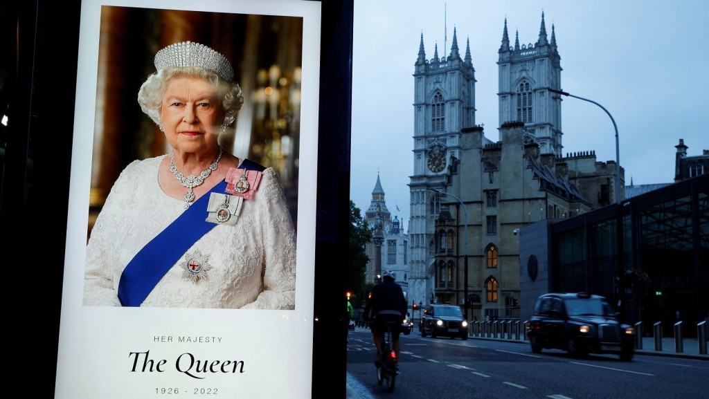 外國元首出席英女皇國葬典禮不可坐專車須集體搭巴士。路透社資料圖片