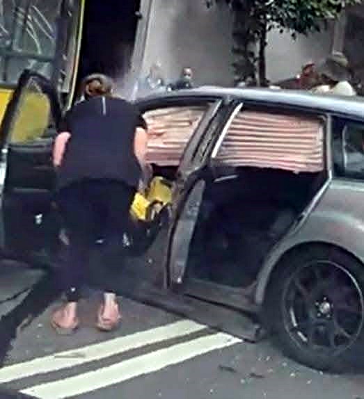 私家車損毀嚴重。fb：突發馬路車cam大全