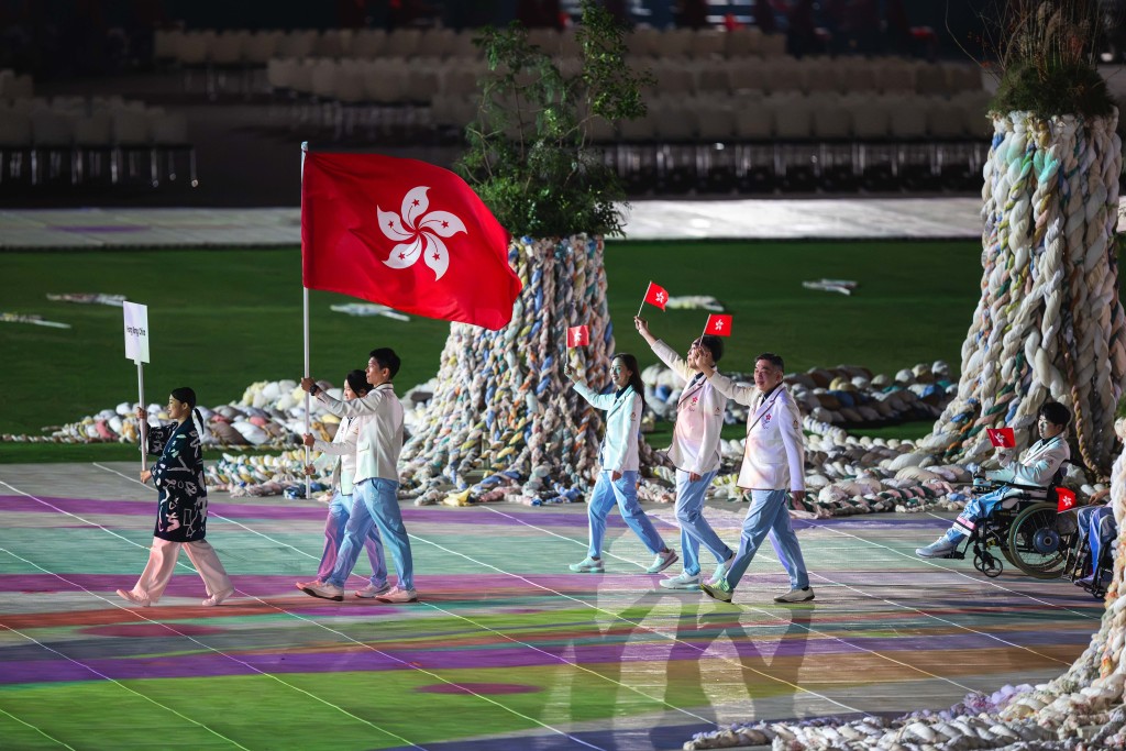 杨肇麒王颖晞担任持旗手 开幕礼圆满举行。照片由中国香港残疾人奥委会提供