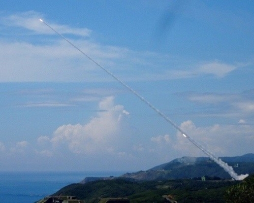 台湾军方曝光连日来在屏东九鹏基地及东部外海进行的年度例行演习画面。　网图