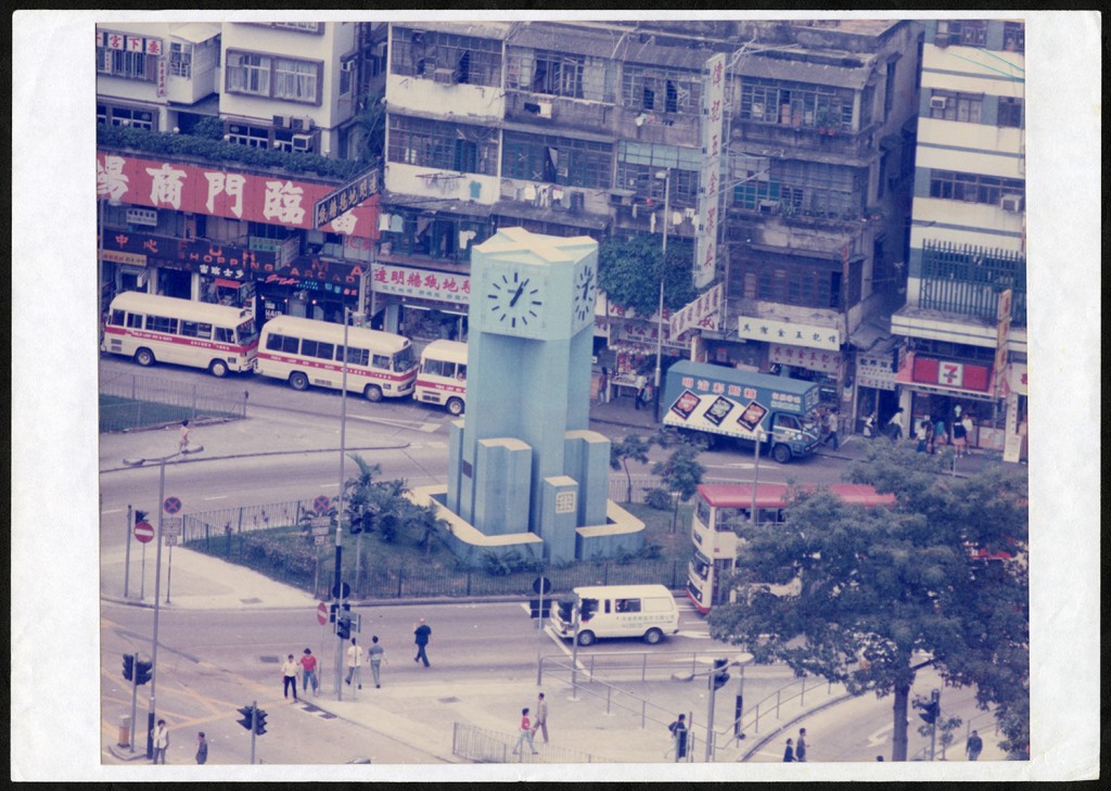 深水埗旧楼林立，属居民聚居集中地。(香港档案处图片)