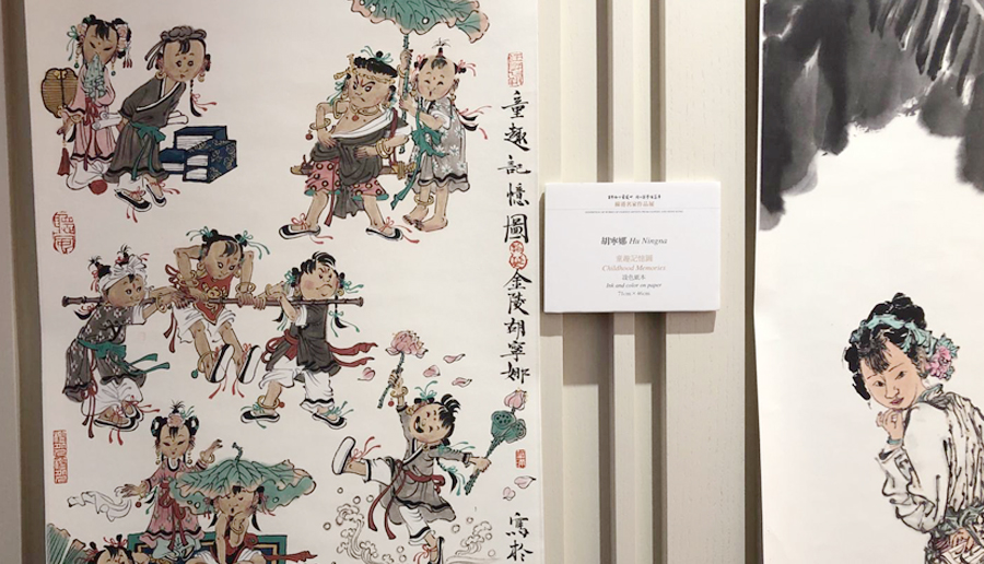 现场展出苏港两地百件名家作品，包括胡宁娜的《童趣记忆图》。
