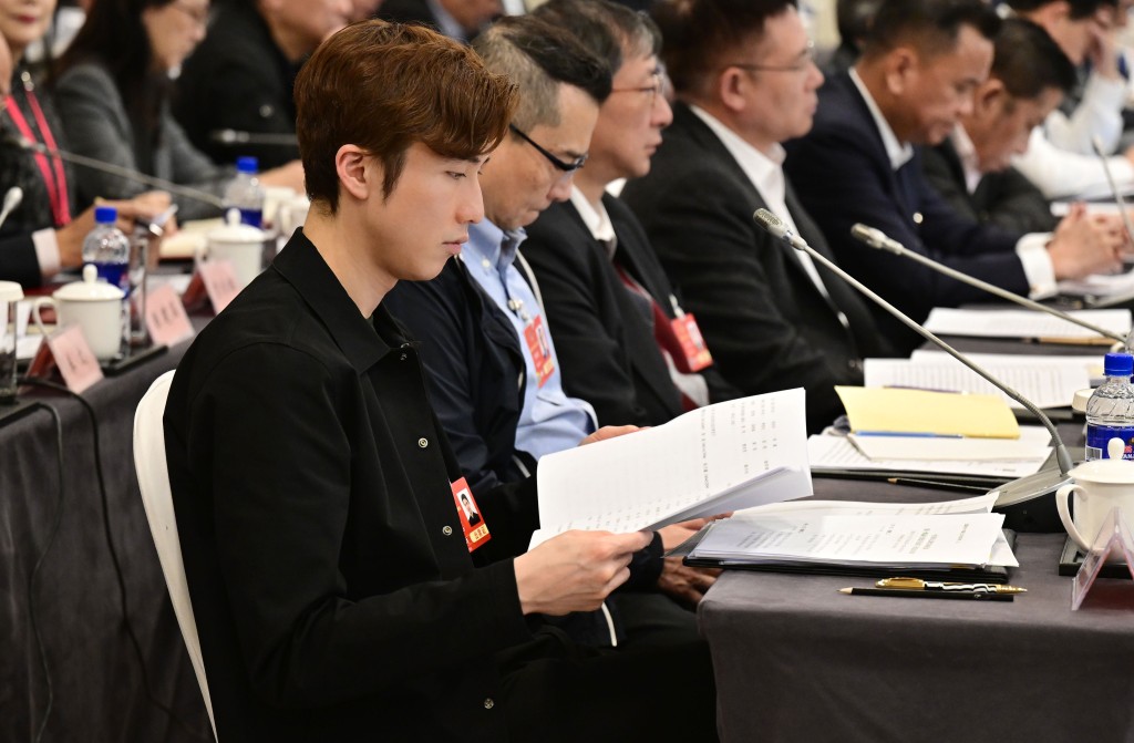 蔡加讚擔任多項公職,包括全國政協人口資源環境委員會副主任。 蔡加讚擔任多項公職,包括全國政協人口資源環境委員會副主任。