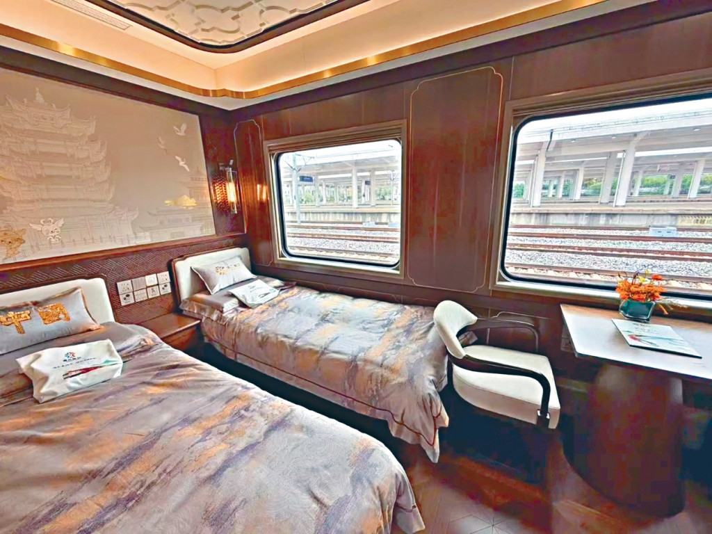 舒適型火車上的雙人間。