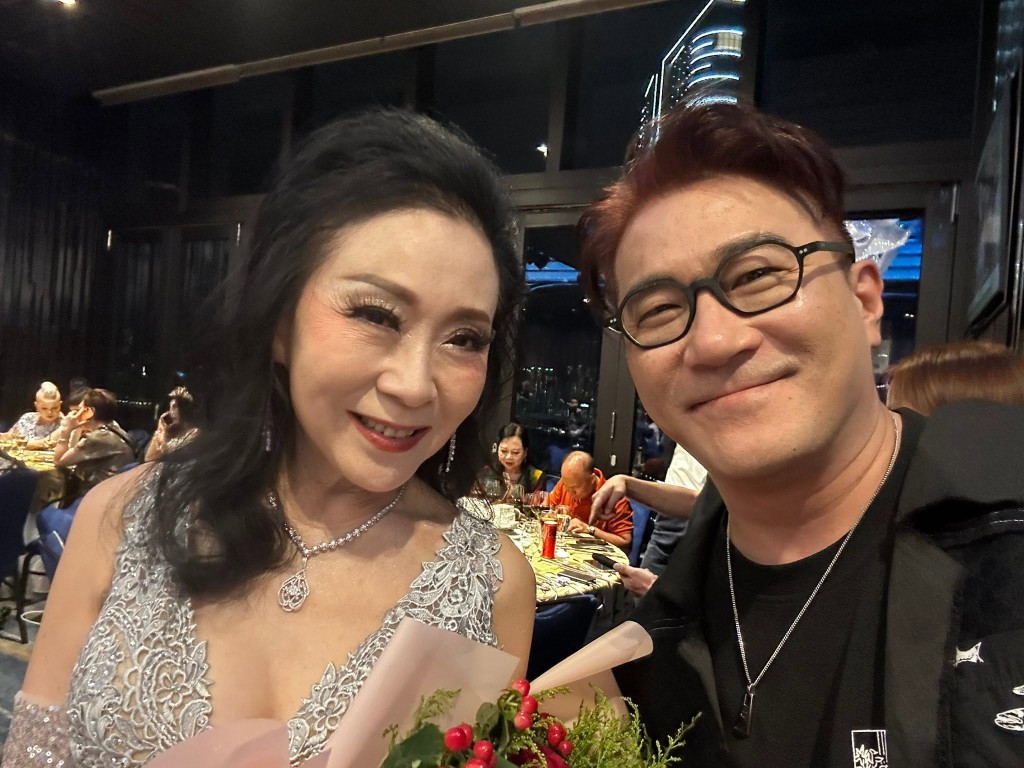 壽星女魏秋樺滿場飛。 壽星女魏秋樺滿場飛。