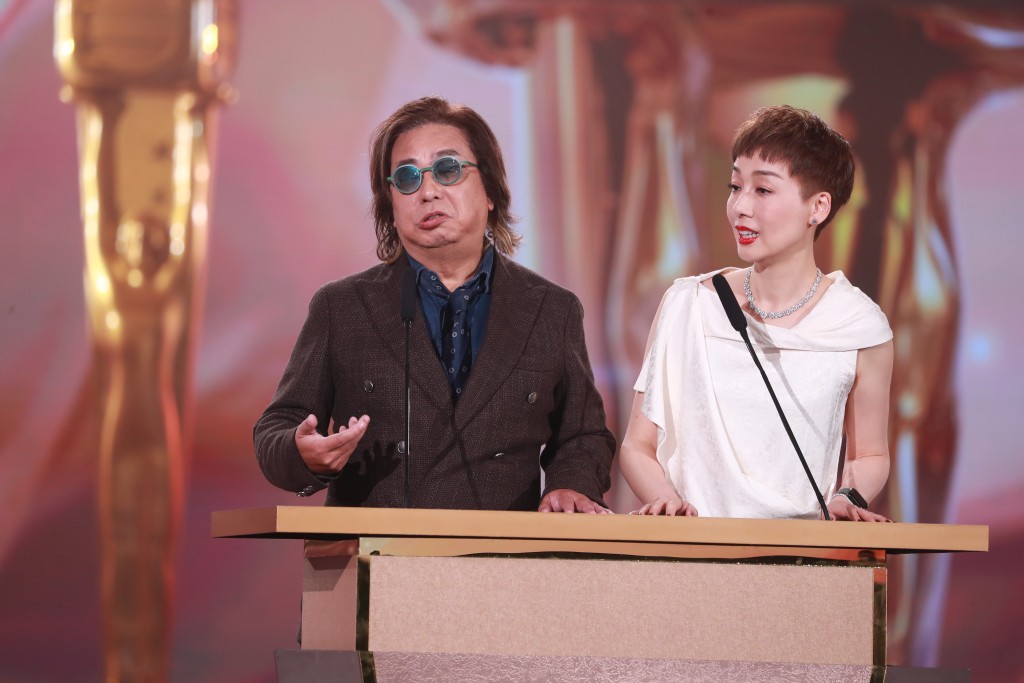 林敏骢与江美仪担任「最佳综艺节目」颁奖嘉宾。