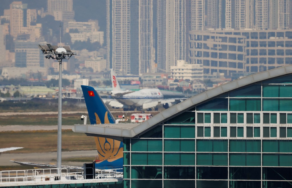 國家主席習近平今早抵達釜山金海國際機場。路透社