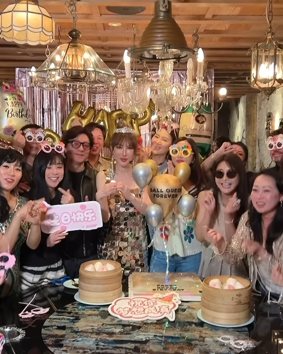 薛芷伦的生日宴获不少朋友出席。