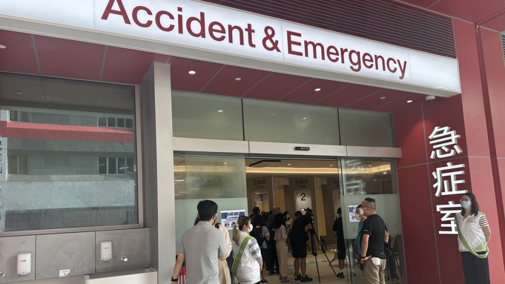 廣華醫院急症室逾400人平日求診。資料圖片