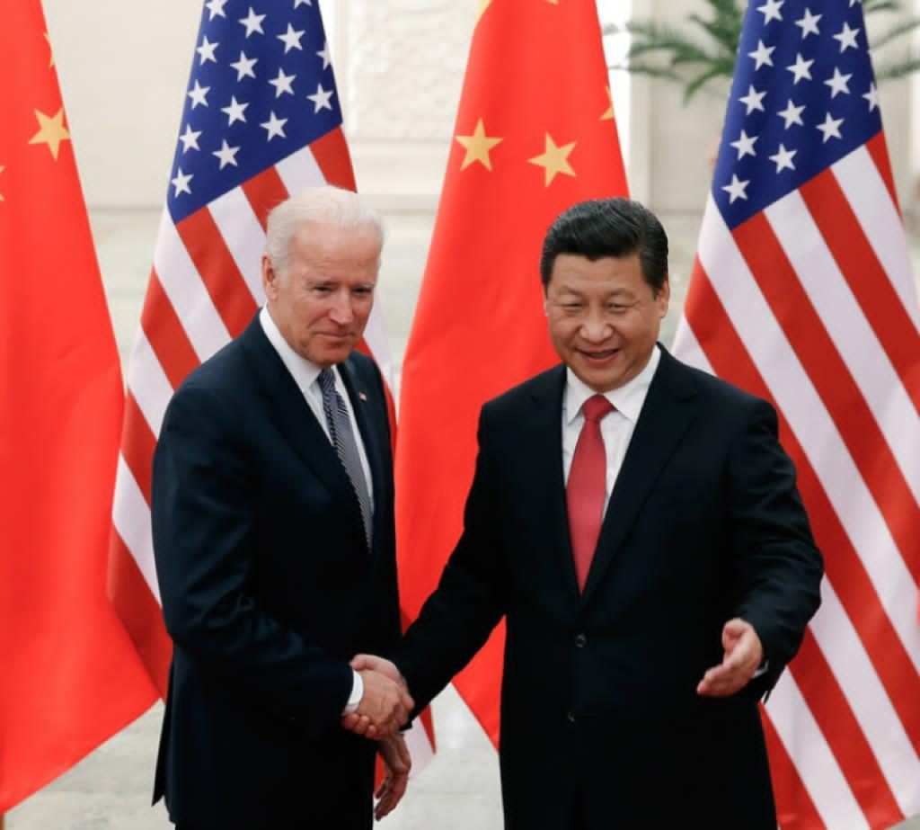 拜登在擔任副總統期間與時任中國副主席習近平進行多次會晤。AP