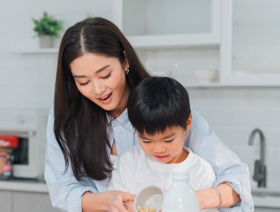  首次以母子檔合作，香香與老公強強當然有為Jacob「特訓」。