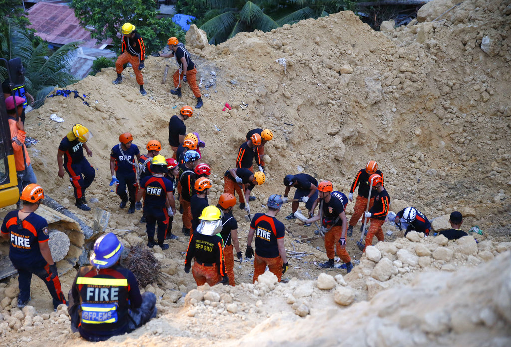 最少21人死亡,64人失蹤,超過300人要疏散。AP