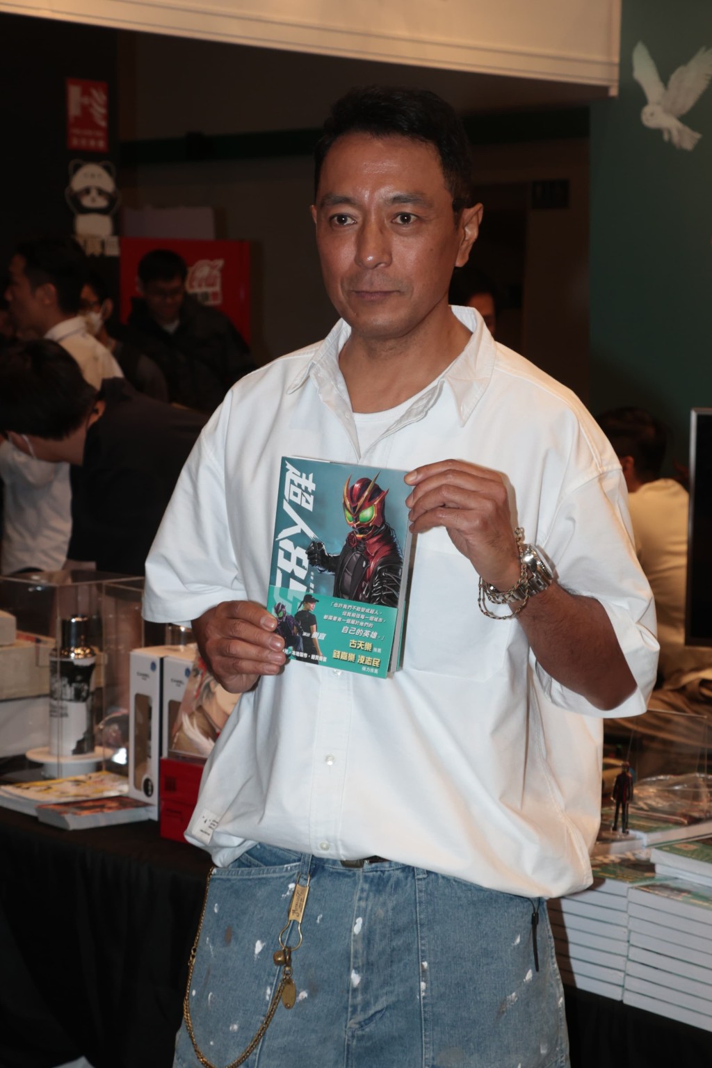 姜皓文現身書展支持羅浩銘小說《超人852》。