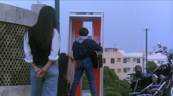 其实《伴我纵横》是刘玉玲的银幕处女作,当年年仅23岁的她留着一头乌黑亮丽的秀发,五官清秀稚嫩,颇有几分清纯学生妹的感觉! 其实《伴我纵横》是刘玉玲的银幕处女作,当年年仅23岁的她留着一头乌黑亮丽的秀发,五官清秀稚嫩,颇有几分清纯学生妹的感觉!