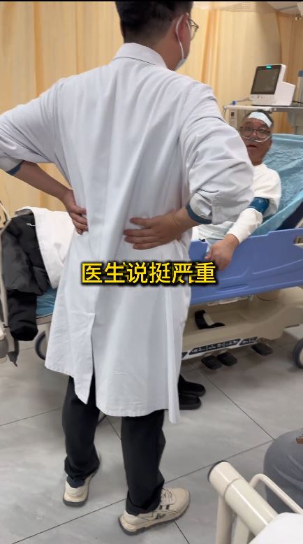 已故男星喬任梁父親進食8隻死蟹致食物中毒入院。抖音