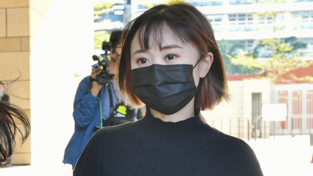 袁嘉蔚今日刑滿出獄，由警方私家車清晨接載離開。資料圖片