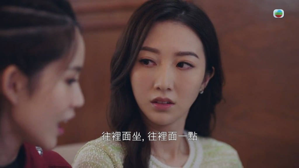 何依婷飾演患有抑鬱症的反骨妹「徐曉薇」。