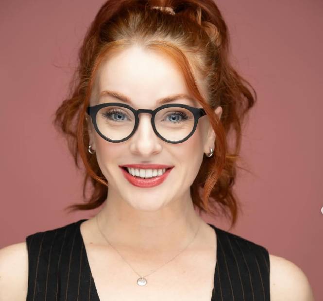 皇后扮演者是位元氣滿滿的少女Von B.。ig@sabrinavonb