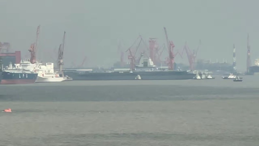 福建舰五一进行首次海试。