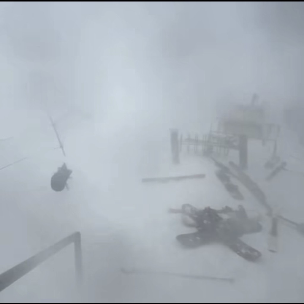 由於風太大，滑雪板被吹走。 Threads @ryo.sei.ho