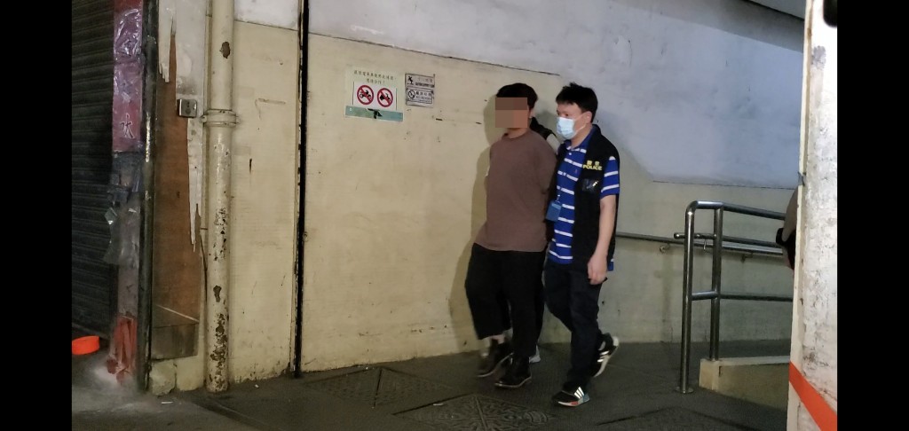 國安處拘捕前香港眾志主席林朗彥等4人。