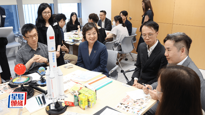 教育局日前舉辦交流會,邀請約30位新界東地區任教新科目的教師進行分享,了解他們如何善用支援。(圖片來源:政府新聞處)