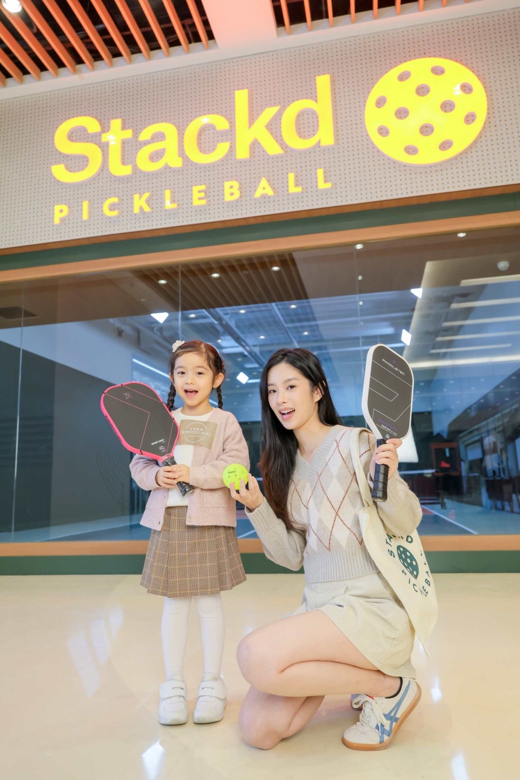 Stackd Pickleball是首个设于商场内的匹克球场馆， 提供各式训练课程。