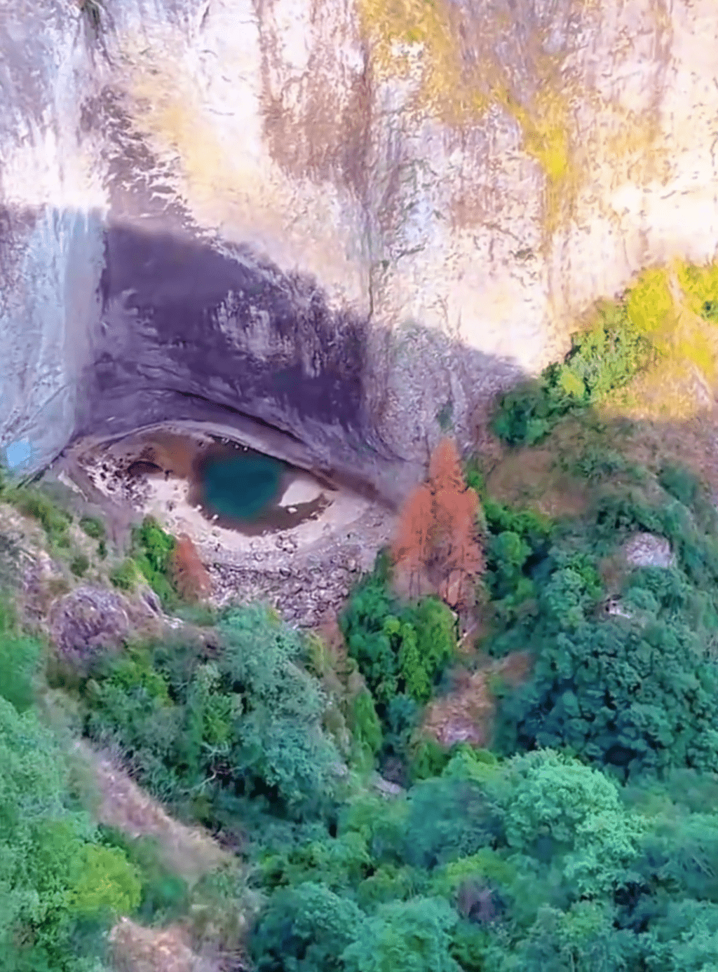 浙江景區驚現「開龍眼」奇觀。 抖音影片截圖