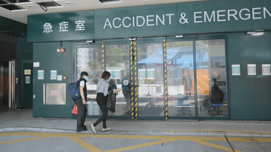 調查指逾半受訪基層市民不滿公院急症服務。資料圖片