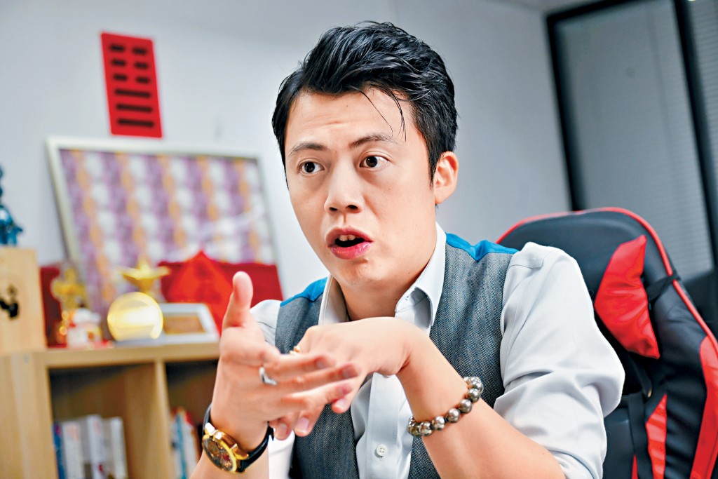 Jason的投資經歷可以用「炒鬼」來形容，他坦言自己幾乎甚麼產品也炒過。