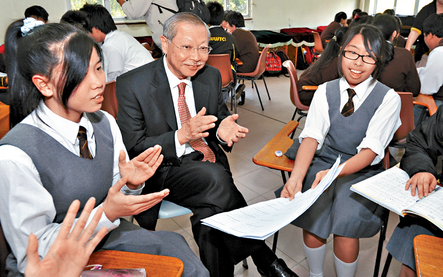 孫明揚擔任教育局局長期間，推行多項重大政策，包括微調中學教學語言和「334學制」等。