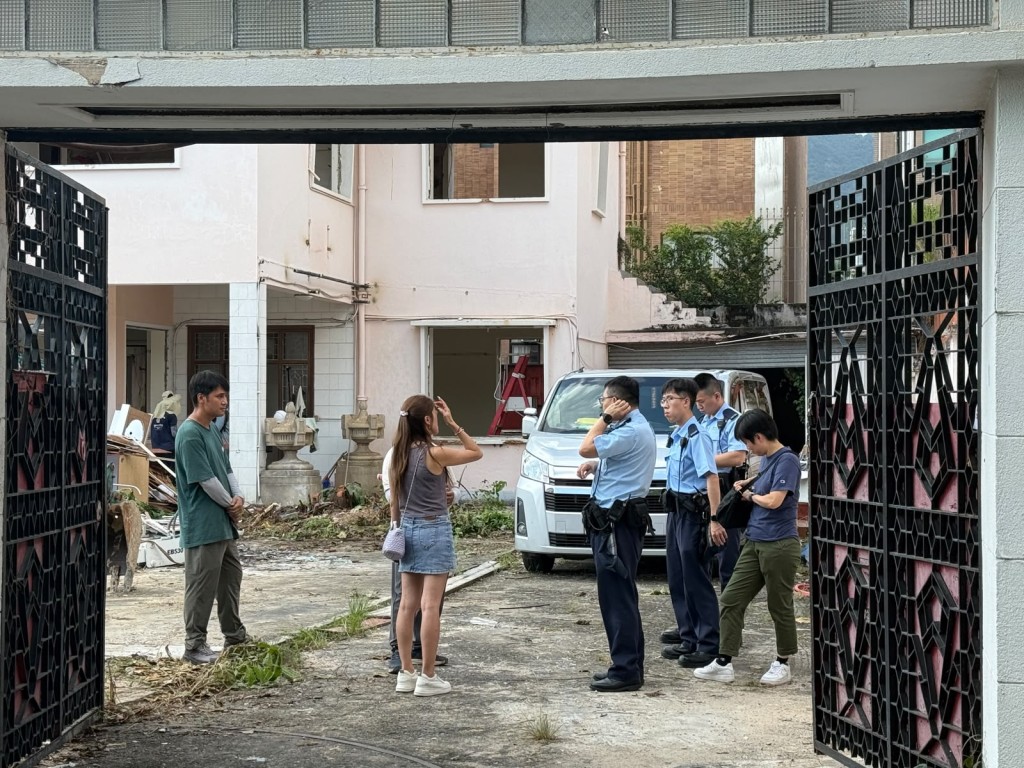 现场为九龙塘西谷路一地盘。