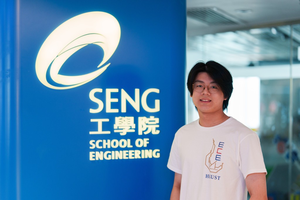 Evan直言興趣不在編程,但科大的多元課程讓他在編程上打好基礎,助他優化機械人操作。 Evan直言興趣不在編程,但科大的多元課程讓他在編程上打好基礎,助他優化機械人操作。